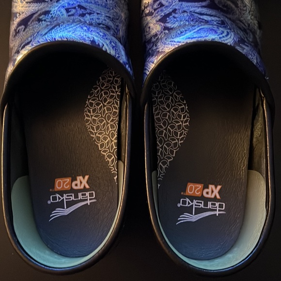 Dansko Paisley Patent shoes! Perfect match for blue scrubs. - Picture 4 of 5